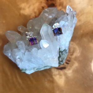Stud earrings - Purple Cubes